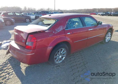 2010 Chrysler 300 Touring/Signature Series/Executive Series z USA, uszkodzony, nr VIN 2C3CA5CV4AH135613